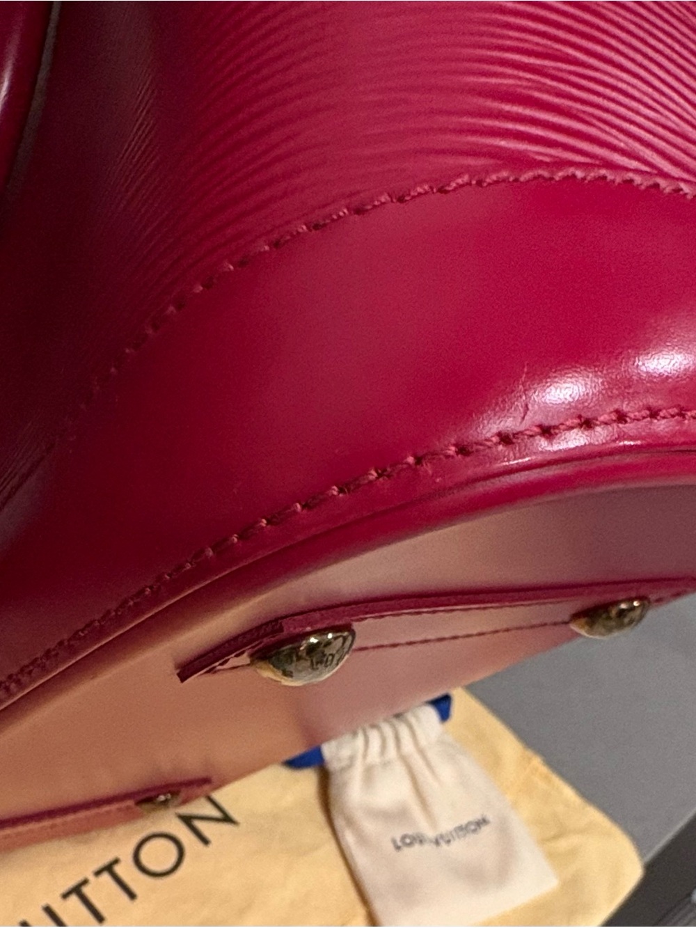 Louis Vuitton Alma PM Epi Fuchsia Satchel Top Handle Bag - Excellent condition - Picture 13 of 16